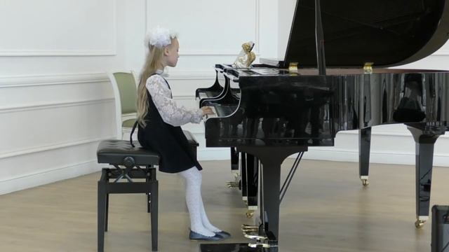 Вероника Кокушкина ИС.Бах Менуэт ре минор смотреть онлайн