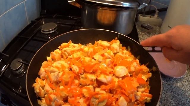 С утра кто чем занят/Готовлю обед/Боится и стороной обходит смотреть онлайн