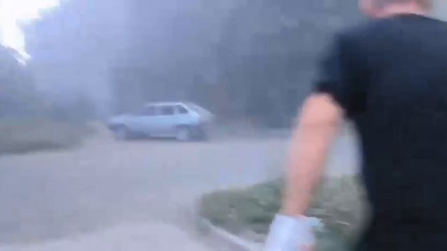 Момент удара ВСУ по ТЦ Галактика снял донецкий волонтёр. смотреть онлайн