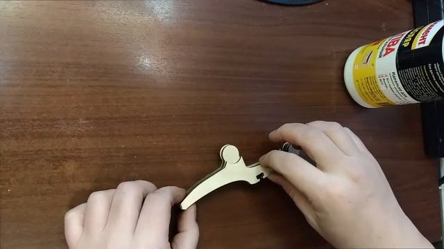 Лазерная резка струбцины из фанеры.