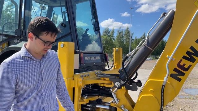 CASE 580ST или NEW HOLLAND B110 Premium (обзор)