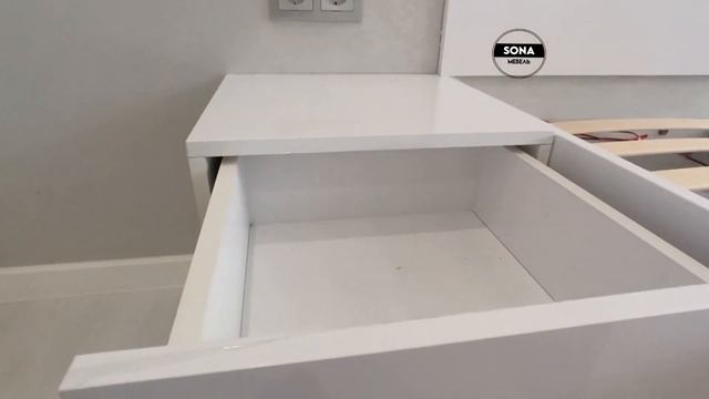 Двуспальная парящая кровать с подсветкой