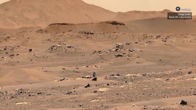 Марсоход Perseverance производит обзор местности: видит марсианский вертолет и пыльный вихрь