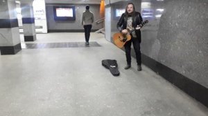 Аэропорт.. стою у трапа самолета)))