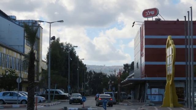 ФРАГМЕНТ ПРОГУЛКИ ПО ТОРГОВОМУ ЦЕНТРУ ... смотреть онлайн