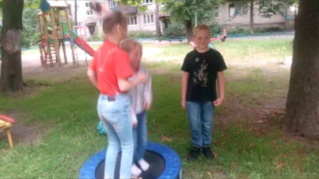 батут во дворе 29.06.2023 смотреть онлайн