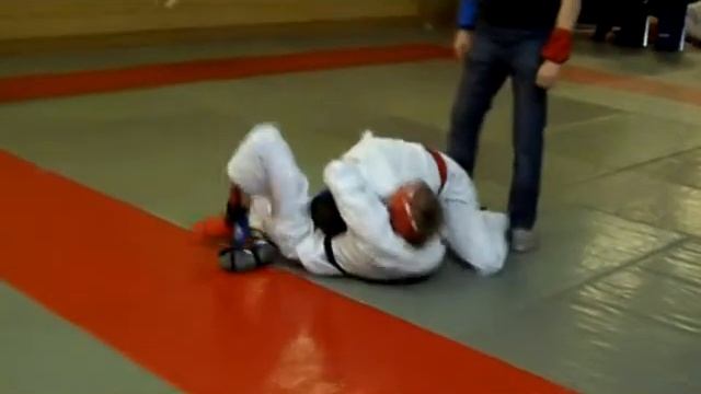 Второе выступление в 15 лет на первенстве Москвы по рукопашному бою. J8T смотреть онлайн