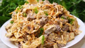 САЛАТЫ ИЗ КУРИНОЙ ПЕЧЕНИ.Не смотря на одинаковые ингредиенты.Вкусы у этих салатов будут разными.