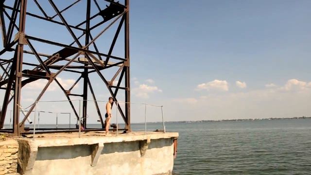 ЖЕСТЬ!! Прыгнул с высоты и не расчитал смотреть онлайн