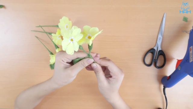 How To Make Auricula Flower From Crepe Paper | DIY Flower Paper смотреть онлайн