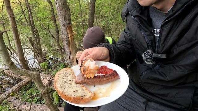Готовим вкуснейший и ароматный шашлык из куриных голеней на костре в походе.
