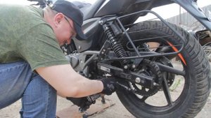 Bajaj Pulsar 180/ Баджадж Пульсар 180 / Часть 5. Чистка, смазка цепи