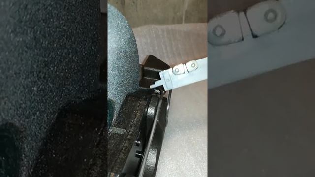 ТОРМОЗНЫЕ КОЛОДКИ..ИЗМЕРЕНИЕ остатка тормозной колодки.mp4 смотреть онлайн