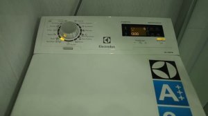Electrolux EWT 1366 HDW отжим с пустым баком на 1300 об/м