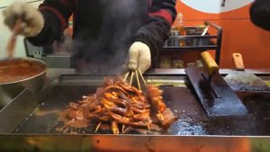 Как готовят шашлычки на китайских улицах. Азиатская уличная еда.