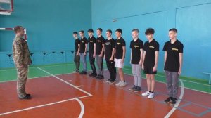 Стройова вправи з перешикування з1 в2 та з 1 в3 шеренги,та колони 10 клас