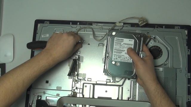 Разбор моноблока, установка SSD на HP смотреть онлайн