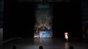 Анастасия Белая 11 лет Народный танец "Рязаночка"