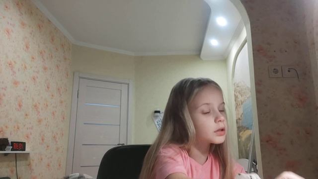 Василиса делает бумажную маску. смотреть онлайн