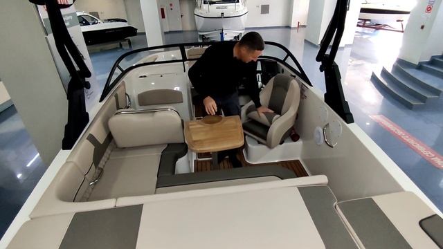 Первый катер Bayliner VR 5 2022 модельного года в России смотреть онлайн