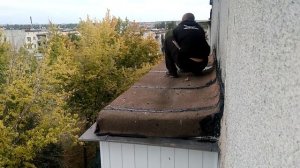 Обработка стыков рубероида мастикой