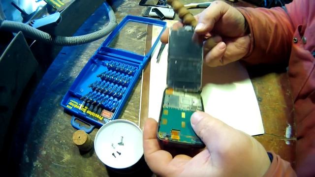 РЕМОНТ НОКИА Е-71 СВОИМИ РУКАМИ (чистка динамика и замена стекла) REPAIR of NOKIA E-71 the HANDS смотреть онлайн