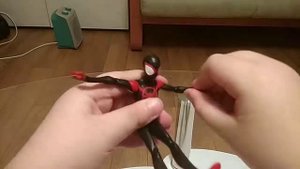 Распаковка фигурки Майлза Моралеса от Хасбро
