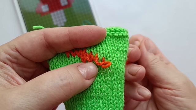 Вышивка по лицевым петлям. Как вышить рисунок на готовых изделиях.