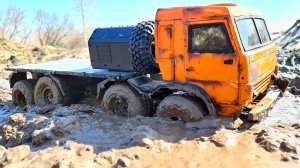 Огромный КАМАЗ 8х8 застрял в Грязи