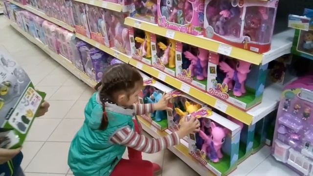 магазин игрушек #YuliyaChannel отправляемся за покупками/Что мы купили? смотреть онлайн