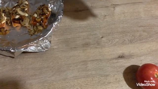 Форель с грибами ,под сыром в духовке.