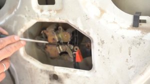 Замок задней двери VW T4 заклинило замок, не закрывается дверь