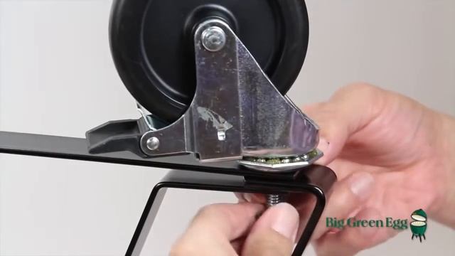 ➤ BIG GREEN EGG® ВИДЕО ИНСТРУКЦИЯ ПО СБОРКЕ ГНЕЗДА ДЛЯ ГРИЛЯ EXTRA LARGE™