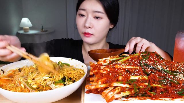 ASMR MUKBANG | 한국 돌아오자마자 먹는 틈새라면 빨계떡 & 파김치 꿀맛 조합🔥 (ft.베트남 먹방브이로그) 먹방 SPICY RAMEN, GREEN ONION KIMCH