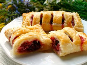 БОЖЕСТВЕННО - ВКУСНАЯ И НЕЖНАЯ ВЫПЕЧКА ИЗ слоенного теста!!! 3 Рецепта из СЛОЁНОГО ТЕСТА .