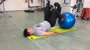 Упражнения на фитболе. Сгибание ног на фитболе. Укрепляем ноги (зад бедра), голень, ягодицы!