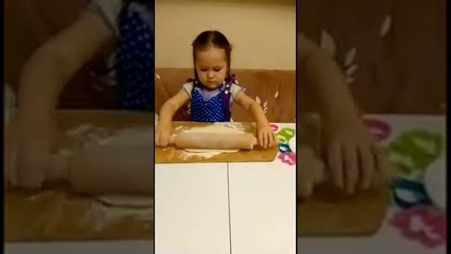 #слоёное_печенье Дети готовят слоёное печенье