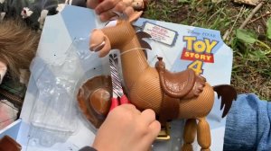 Распаковка Вуди и Булзая из Истории игрушек