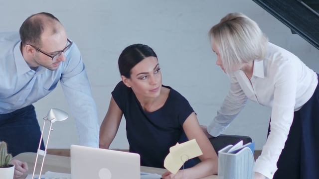 ОФИЦИАНТКА НАКОРМИЛА БЕЗДОМНОГО, НО ОНА ДАЖЕ ПРЕДСТАВИТЬ СЕБЕ НЕ МОГЛА, ЧЕМ ЭТО ДЛЯ НЕЕ ЗАКОНЧИТСЯ… смотреть онлайн