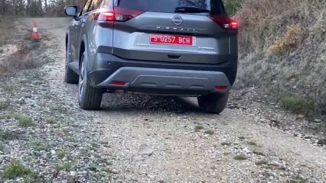 Nissan X-Trail E-POWER 4ORCE 2023 offroad смотреть онлайн