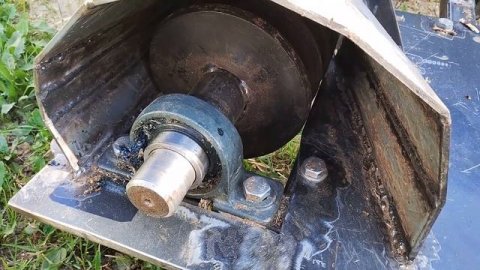 щепорез , шнековый измельчитель веток для трактора