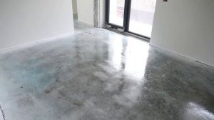 Грунтуем стяжку Sika Primer MB клеи паркет на стяжку без фанеры на SikaBond 54 Parquet