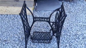 Стол из старинной станины Зингер