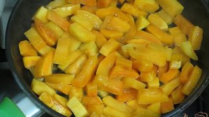 Жареная пряная тыква с чесноком