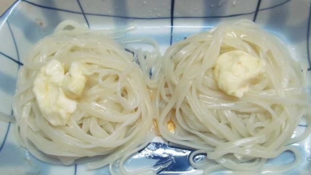 Гнезда из макарон с яйцом под сырной корочкой
