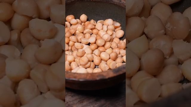 美好的事物并不总能轻易获得，就像这夏威夷果，层层剥开搅碎做成小猪饼，香脆又甜蜜。 смотреть онлайн