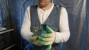 Резать профиль болгаркой (ушм) или ножницами.