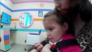 Поход в салон красоты прокалывание ушей!!!