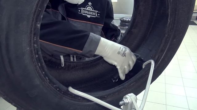 Шиномонтаж фото. Флипперовщик бортовых колец. Ремонт шин ростов на дону. Вулканизация прикол. Вулканизация шиномонтаж.