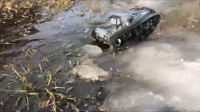 Тест Драйв СУПЕР гусеничного вездехода SG 1203 по грязи и лужам. смотреть онлайн